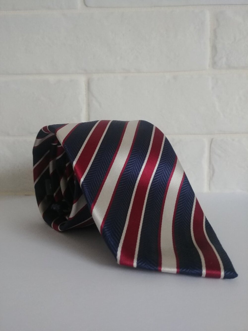 Jonathan Robert 100% silk handmade red navy blue and white striped tie